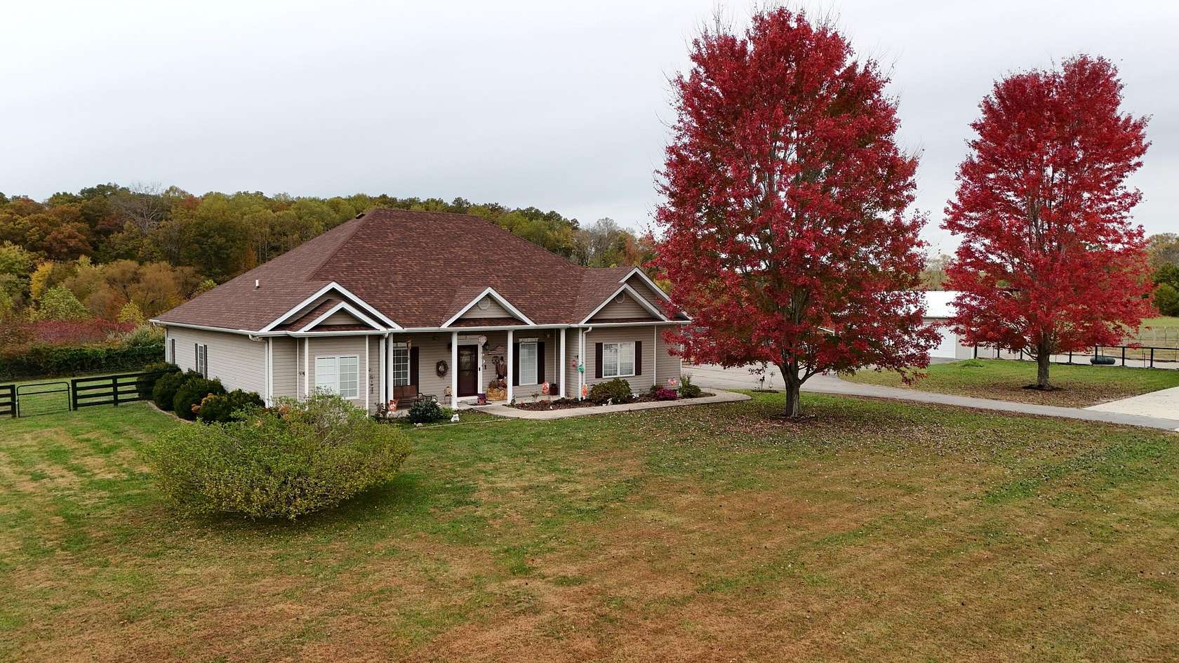 8.84 Acres of Residential Land with Home for Sale in Somerset, Kentucky