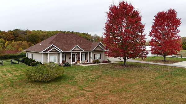 8.84 Acres of Residential Land with Home for Sale in Somerset, Kentucky