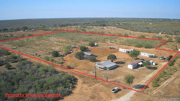 17 Acres of Land for Sale in Devine, Texas