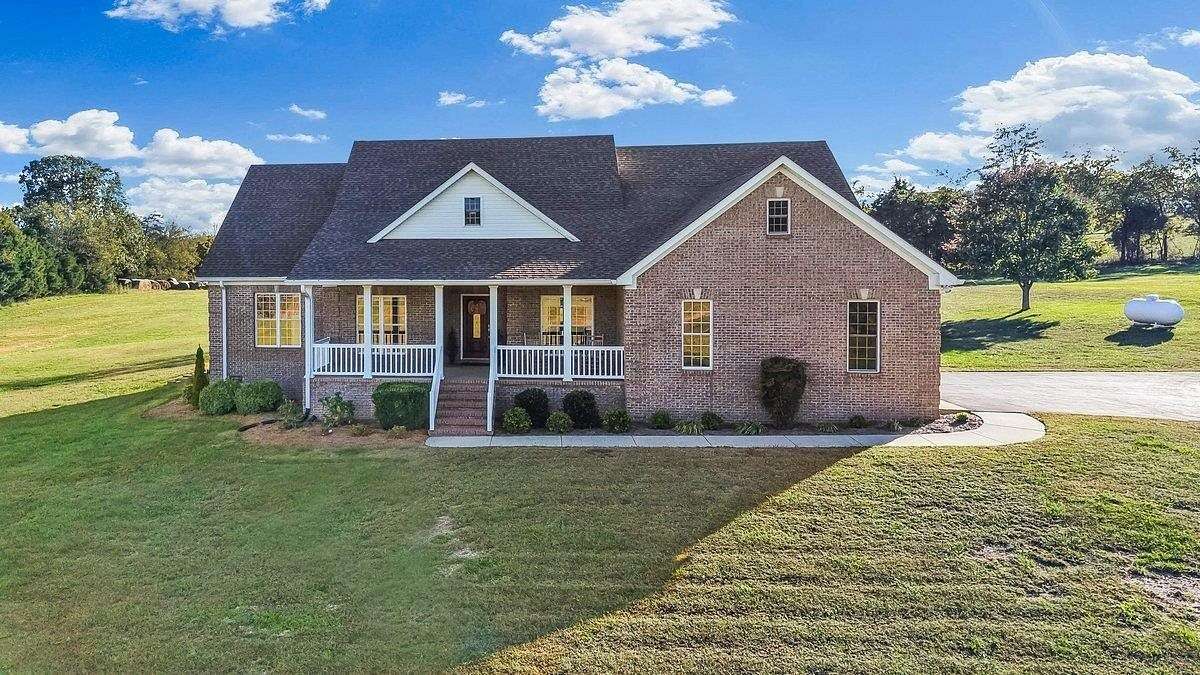 5.45 Acres of Residential Land with Home for Sale in Rockfield, Kentucky