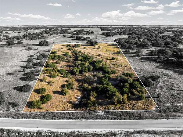 5 Acres of Residential Land for Sale in Oglesby, Texas