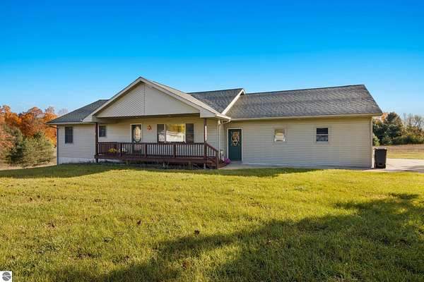 5 Acres of Residential Land with Home for Sale in Tustin, Michigan