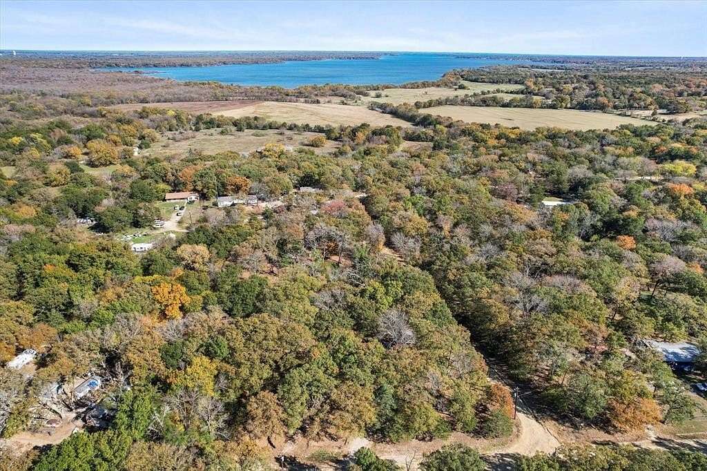 1.58 Acres of Residential Land with Home for Sale in Quinlan, Texas