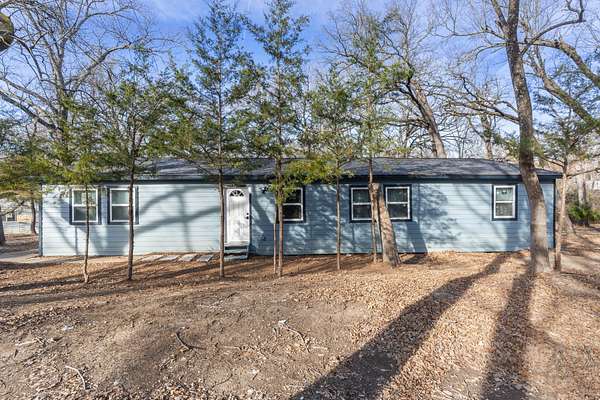 1.58 Acres of Land with Home for Sale in Quinlan, Texas