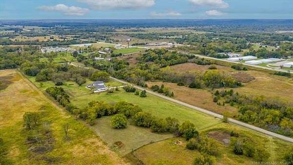 5 Acres of Residential Land for Sale in Bartlesville, Oklahoma