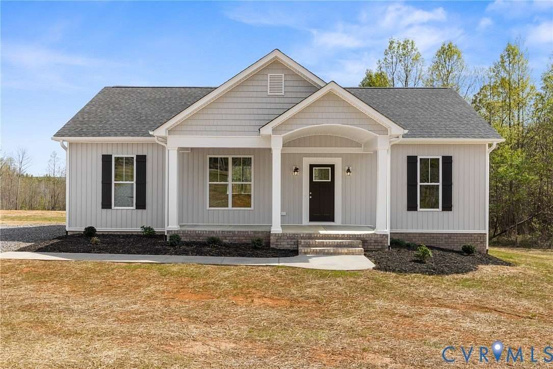 1.5 Acres of Land with Home for Sale in Farmville, Virginia