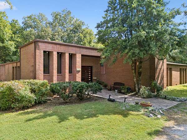 6.39 Acres of Residential Land with Home for Sale in Brentwood, Tennessee