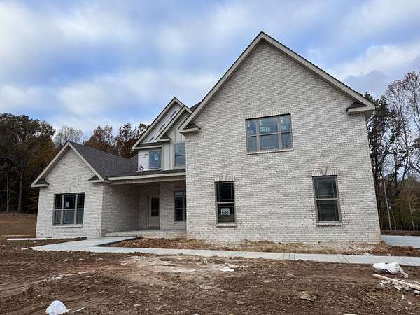 1.55 Acres of Residential Land with Home for Sale in Clarksville, Tennessee