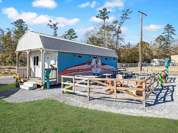 0.69 Acres of Improved Commercial Land for Sale in Silsbee, Texas