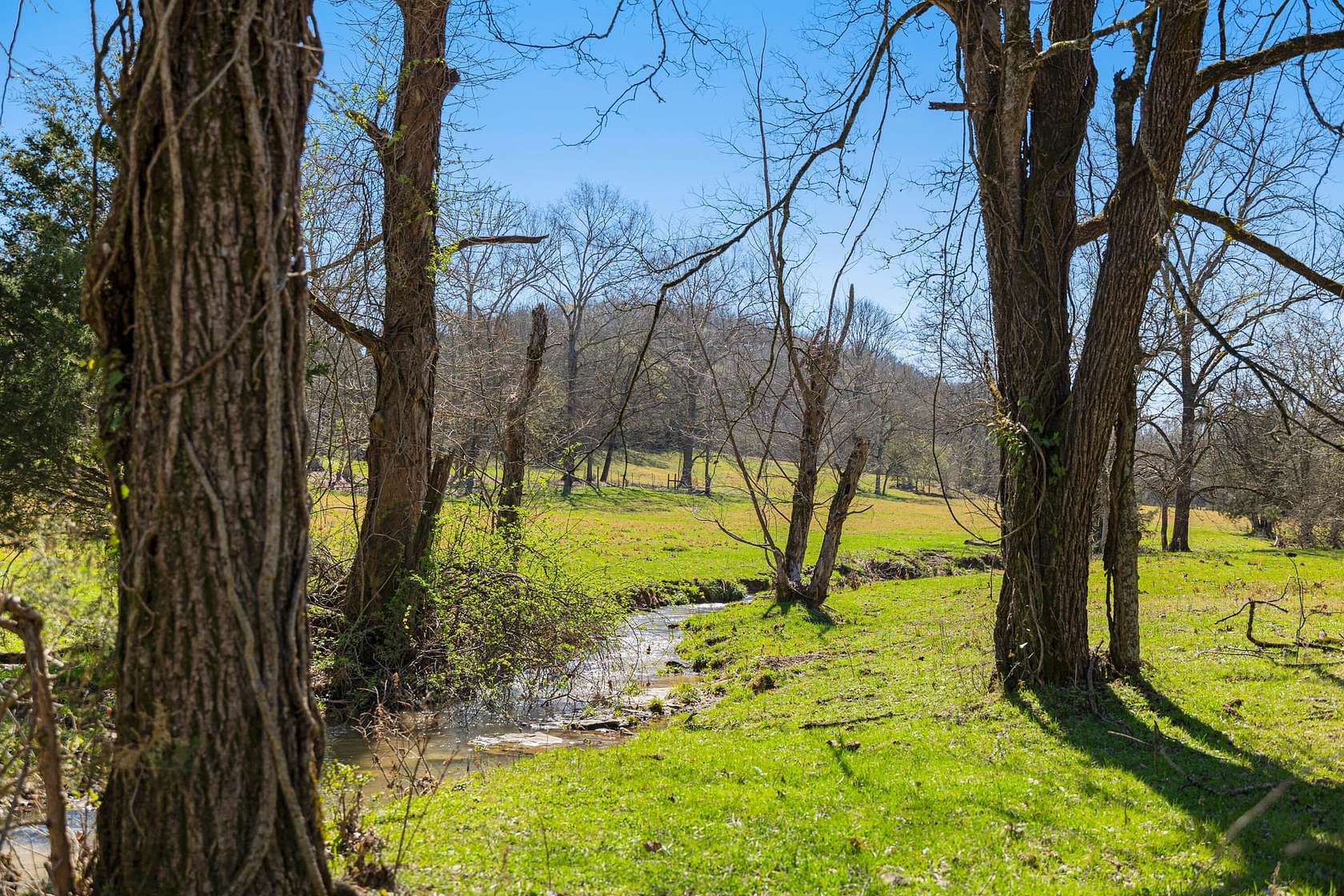 561 Acres of Recreational Land & Farm for Sale in Petersburg, Tennessee
