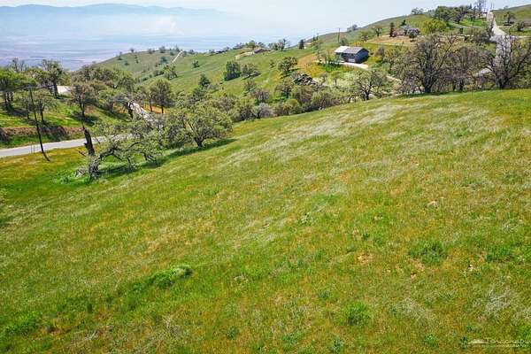 1.45 Acres of Residential Land for Sale in Tehachapi, California