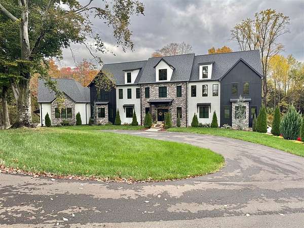 9.46 Acres of Residential Land with Home for Sale in Alvaton, Kentucky