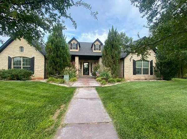 1.68 Acres of Residential Land with Home for Sale in Amarillo, Texas