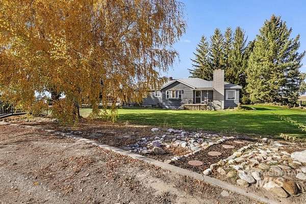 2.33 Acres of Residential Land with Home for Sale in Rupert, Idaho