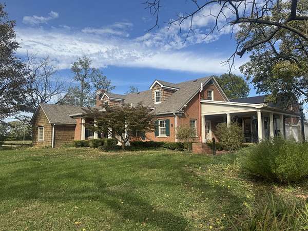 197 Acres of Land with Home for Sale in Lexington, Kentucky