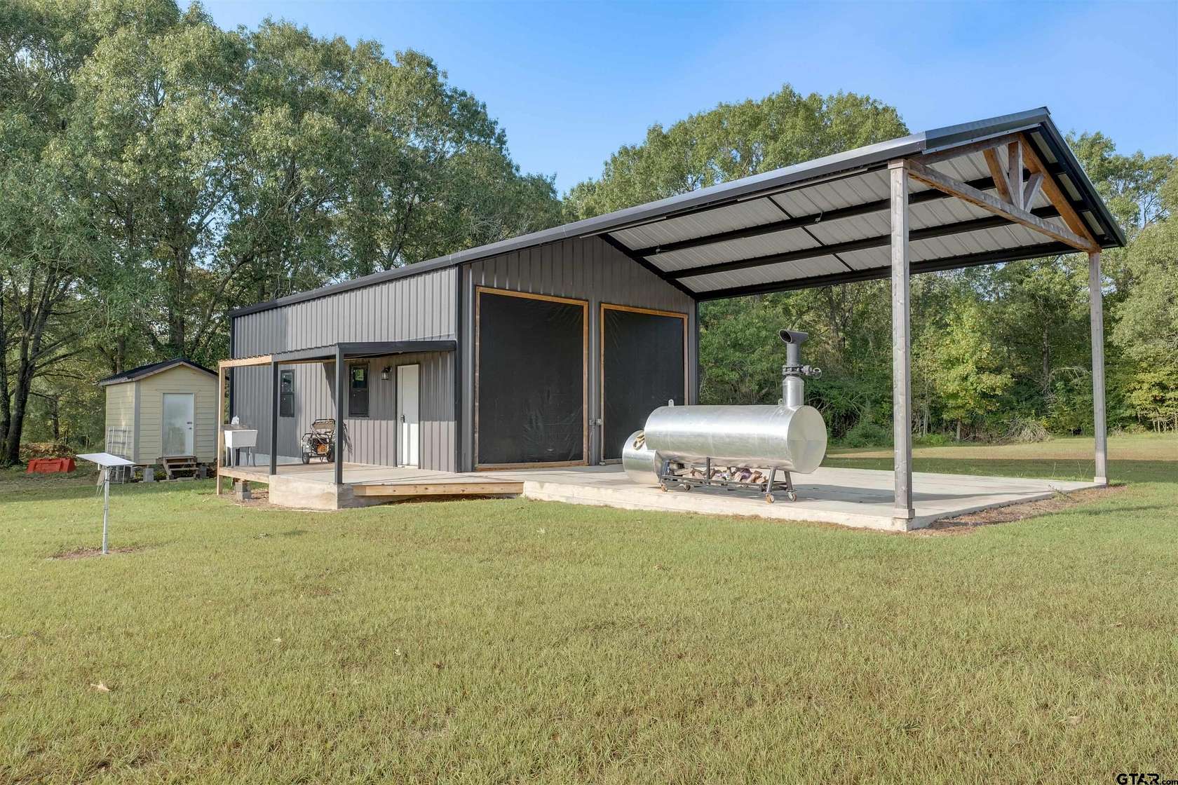 10 Acres of Land for Sale in Oakwood, Texas