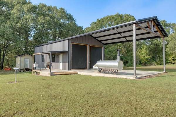 10 Acres of Land with Home for Sale in Oakwood, Texas