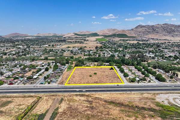 5 Acres of Residential Land for Sale in Porterville, California