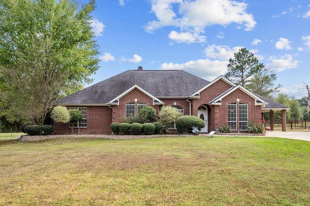 1.5 Acres of Land with Home for Sale in Crockett, Texas