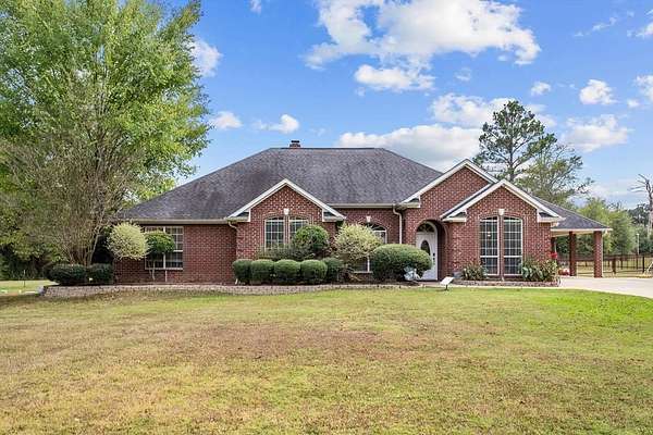 1.5 Acres of Land with Home for Sale in Crockett, Texas