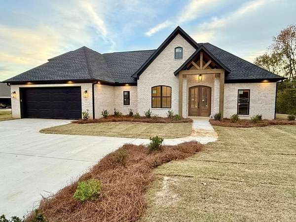 2.5 Acres of Residential Land with Home for Sale in Saltillo, Mississippi