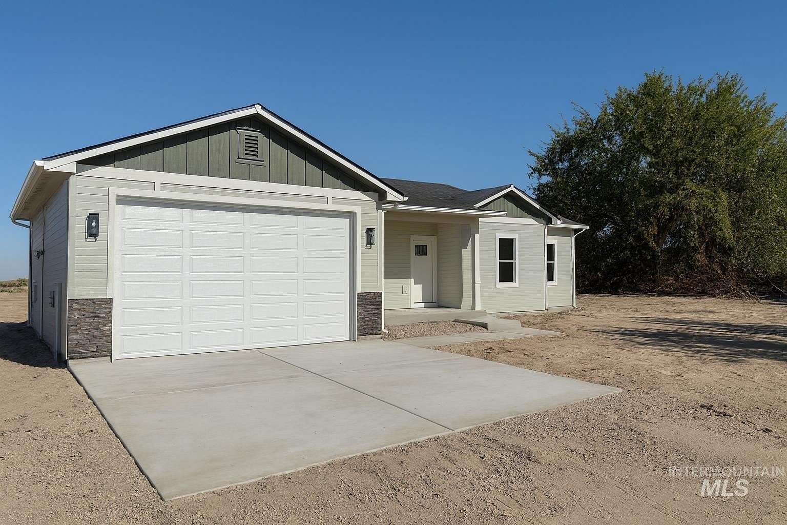 2 Acres of Residential Land with Home for Sale in Payette, Idaho