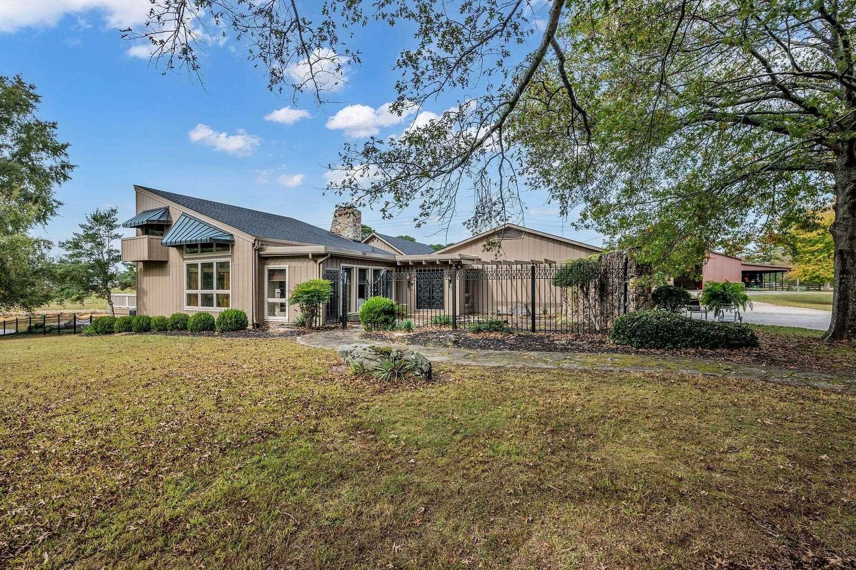 8 Acres of Land with Home for Sale in Vinemont, Alabama