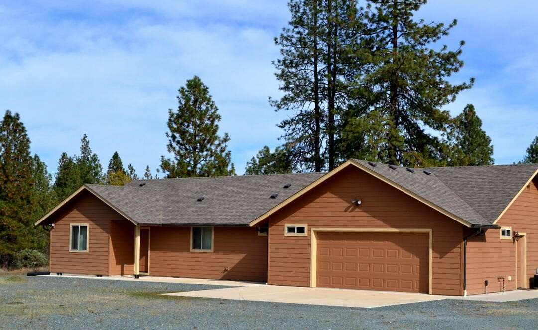 7.26 Acres of Land with Home for Sale in Grants Pass, Oregon