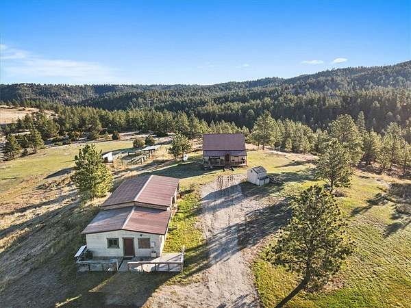 20 Acres of Land with Home for Sale in Columbus, Montana