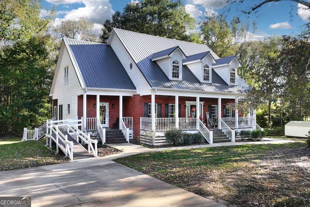 13.8 Acres of Land with Home for Sale in Jefferson, Georgia