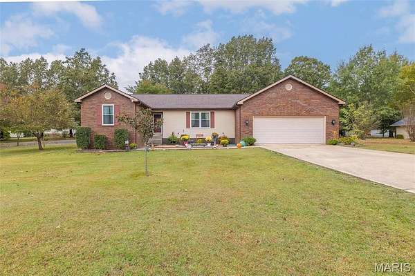 1.65 Acres of Residential Land with Home for Sale in Poplar Bluff, Missouri