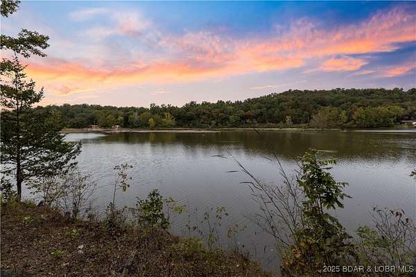131 Acres of Recreational Land for Sale in Edwards, Missouri