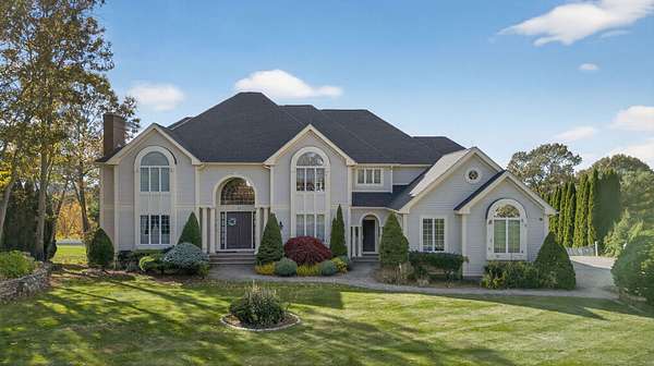 1.73 Acres of Residential Land with Home for Sale in Glastonbury, Connecticut