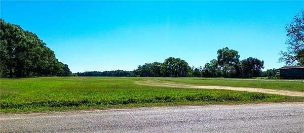 11 Acres of Recreational & Residential Land for Sale in Hessmer, Louisiana