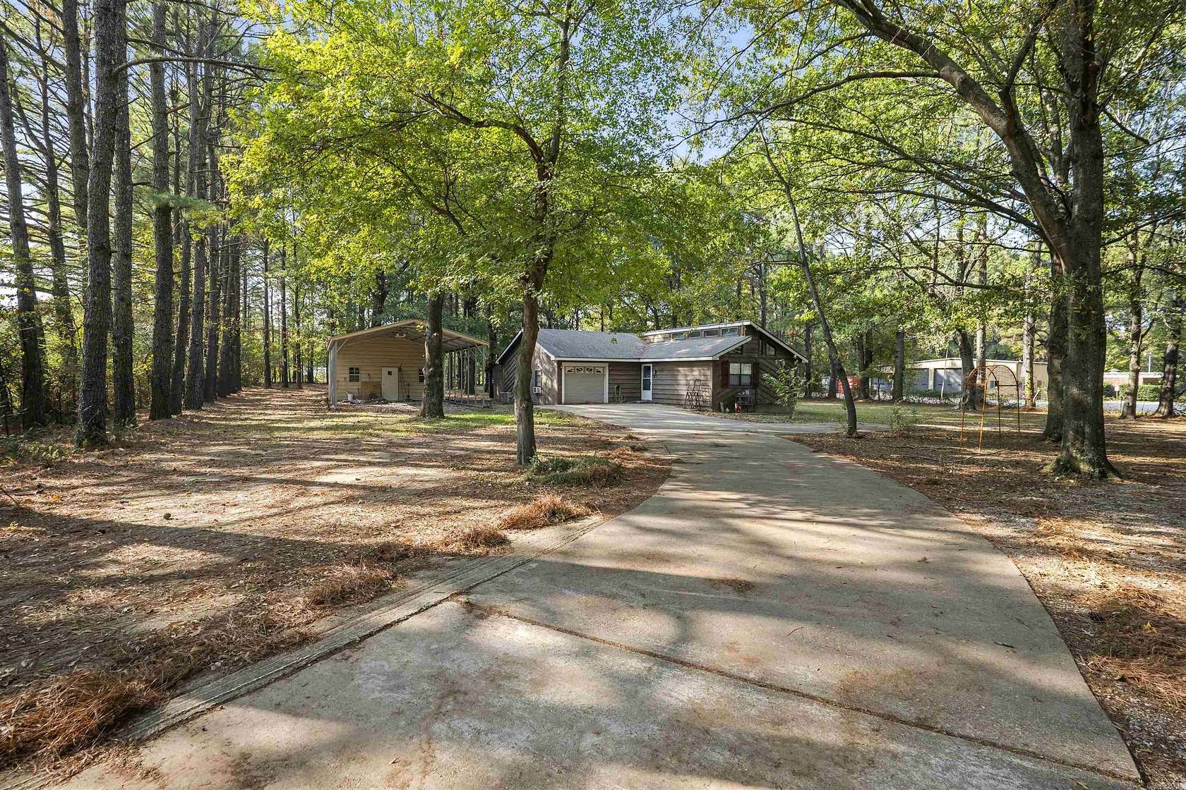 2 Acres of Residential Land with Home for Sale in Jonesboro, Arkansas