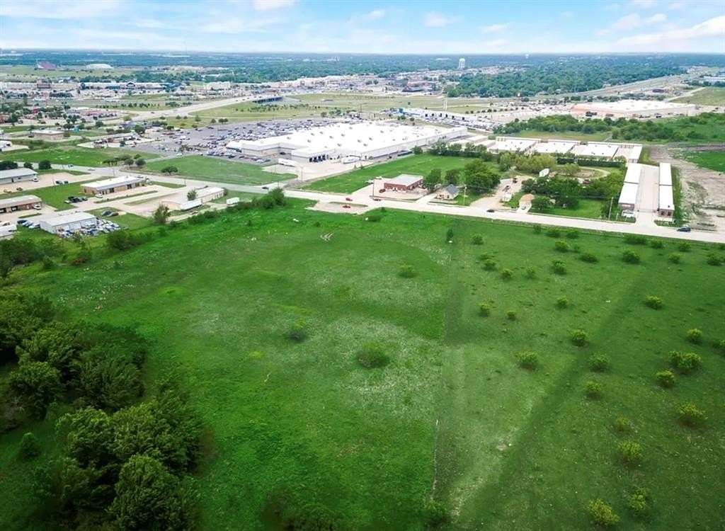 12 Acres of Land for Sale in Greenville, Texas