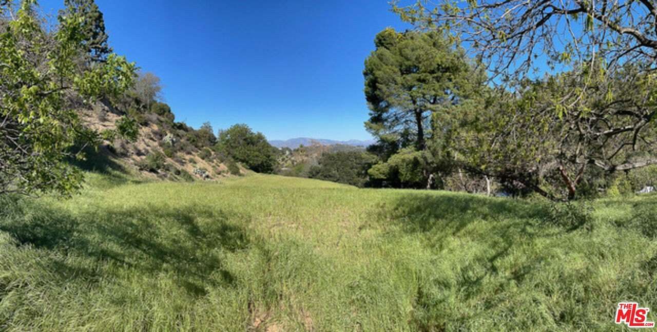 2.25 Acres of Land for Sale in Los Angeles, California