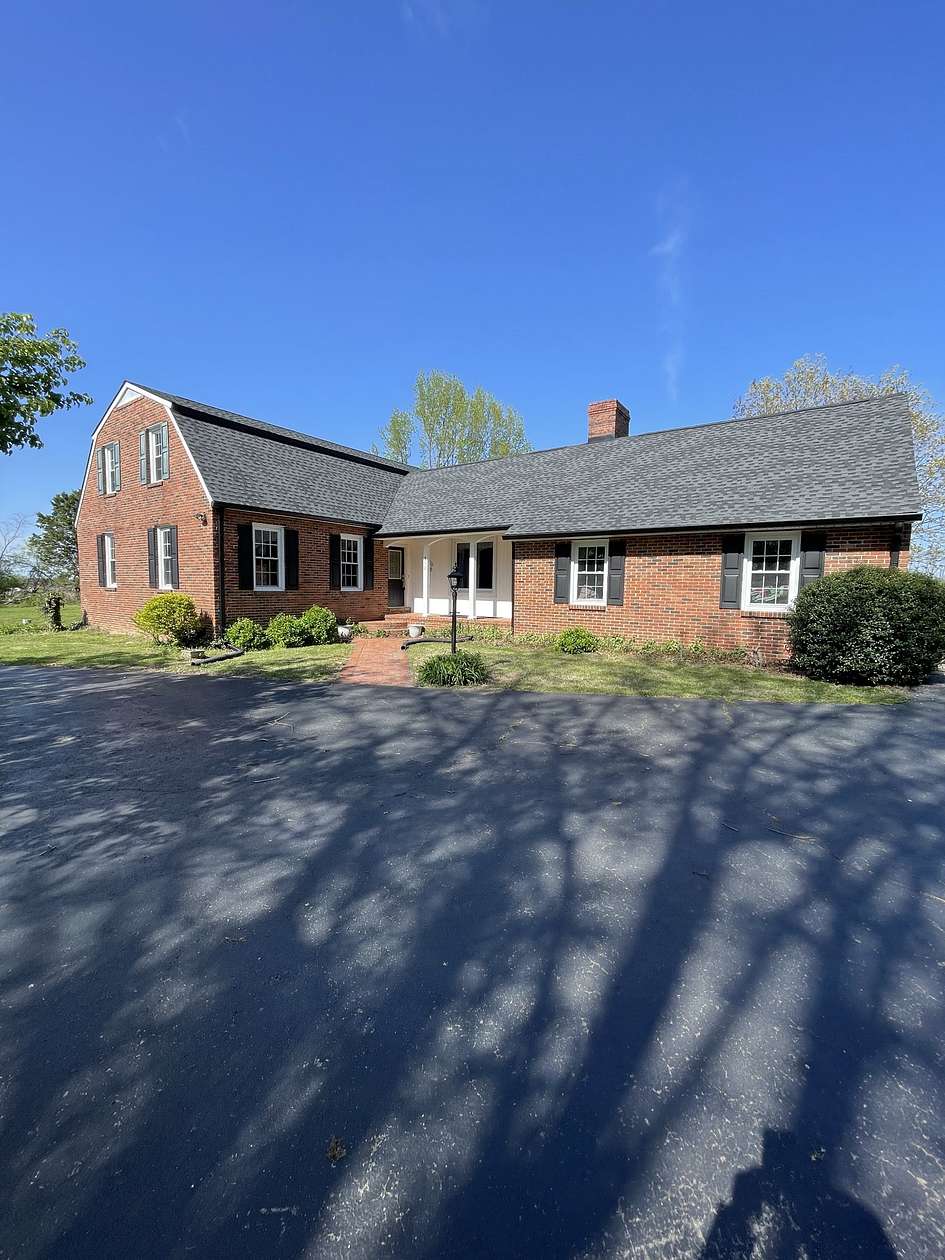 2 Acres of Residential Land with Home for Sale in Lafayette, Tennessee