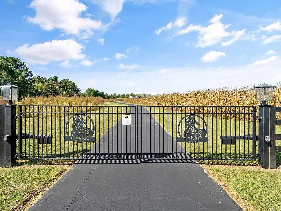 28 Acres of Agricultural Land with Home for Sale in Circleville, Ohio