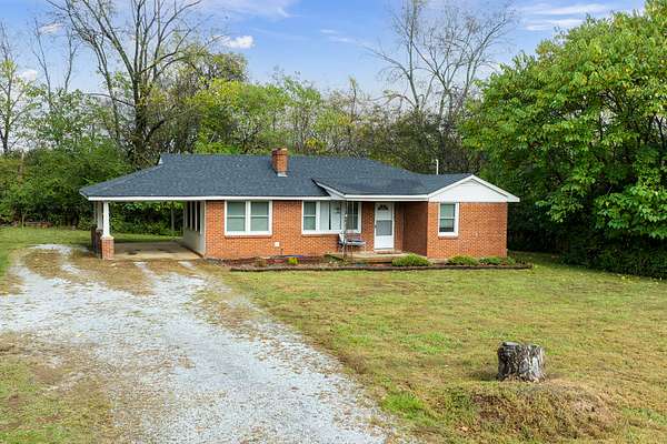 1.54 Acres of Residential Land with Home for Sale in Gallatin, Tennessee