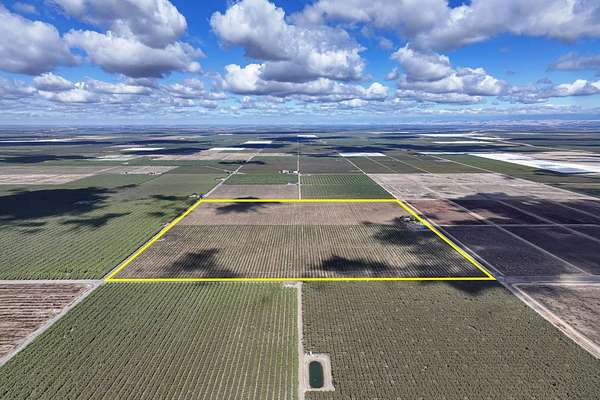 160 Acres of Land for Sale in Delano, California