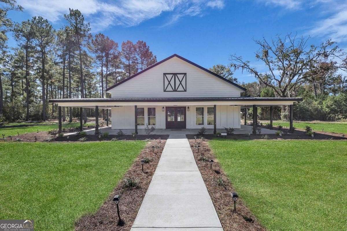 11 Acres of Land with Home for Sale in Sylvania, Georgia