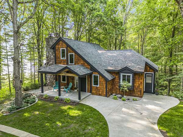 2.33 Acres of Residential Land with Home for Lease in Caledonia, Michigan