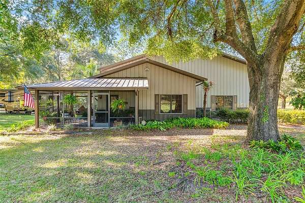 21 Acres of Agricultural Land with Home for Sale in Citra, Florida