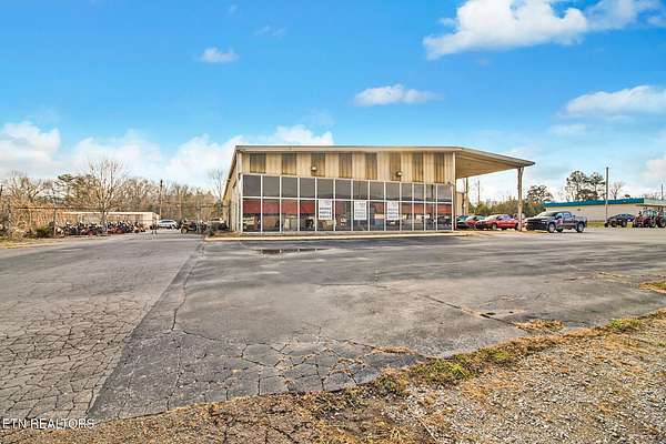 10 Acres of Improved Commercial Land for Sale in Pikeville, Tennessee