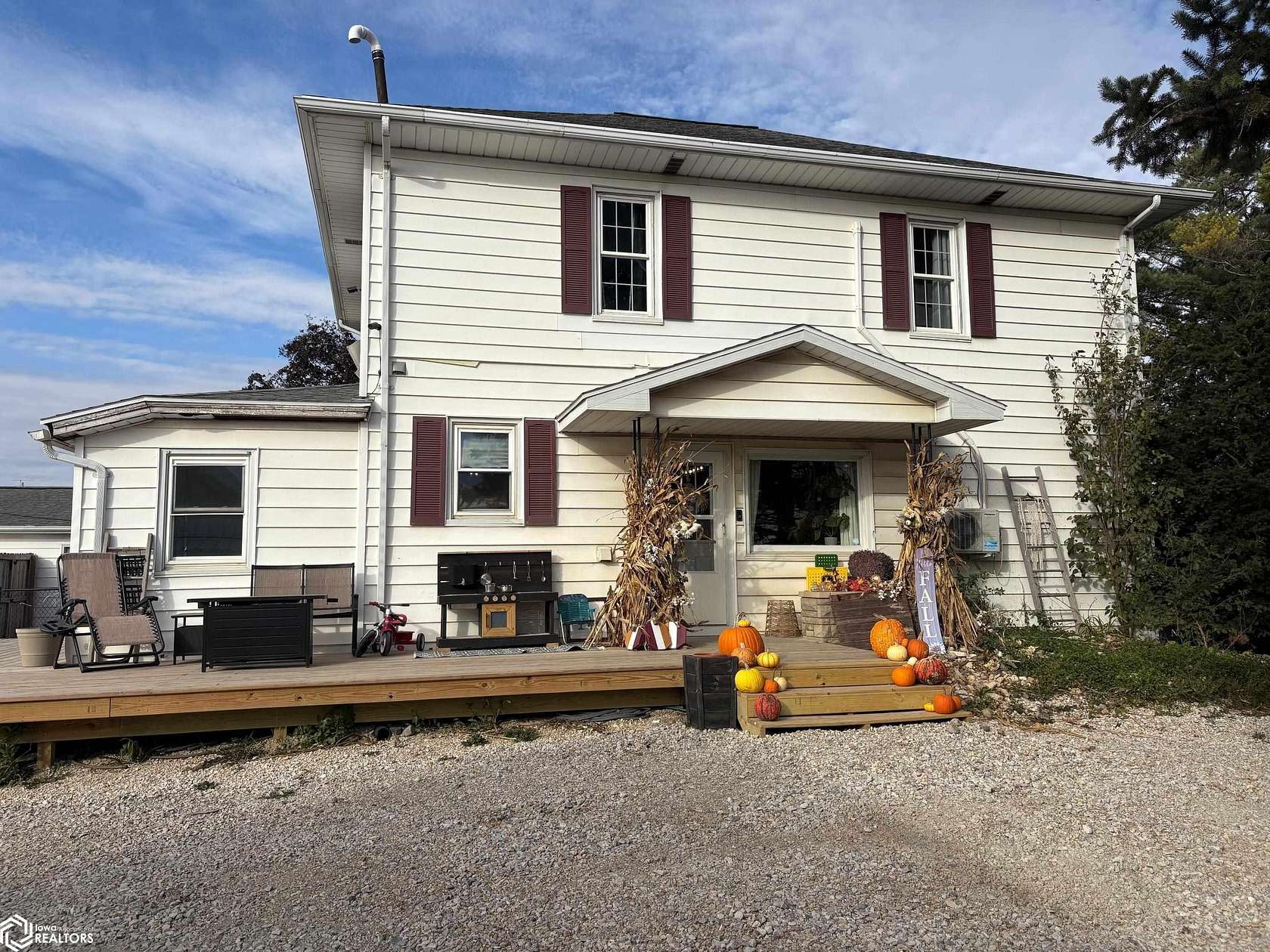 2.13 Acres of Residential Land with Home for Sale in Iowa Falls, Iowa