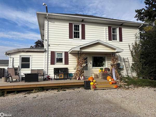 2.13 Acres of Residential Land with Home for Sale in Iowa Falls, Iowa