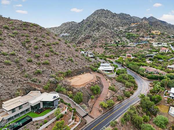 1.2 Acres of Residential Land for Auction in Paradise Valley, Arizona
