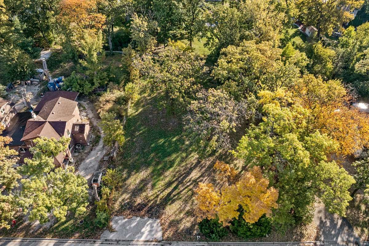 0.48 Acres of Residential Land for Sale in Hickory Hills, Illinois