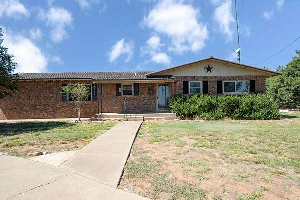 2.67 Acres of Residential Land with Home for Sale in Hereford, Texas